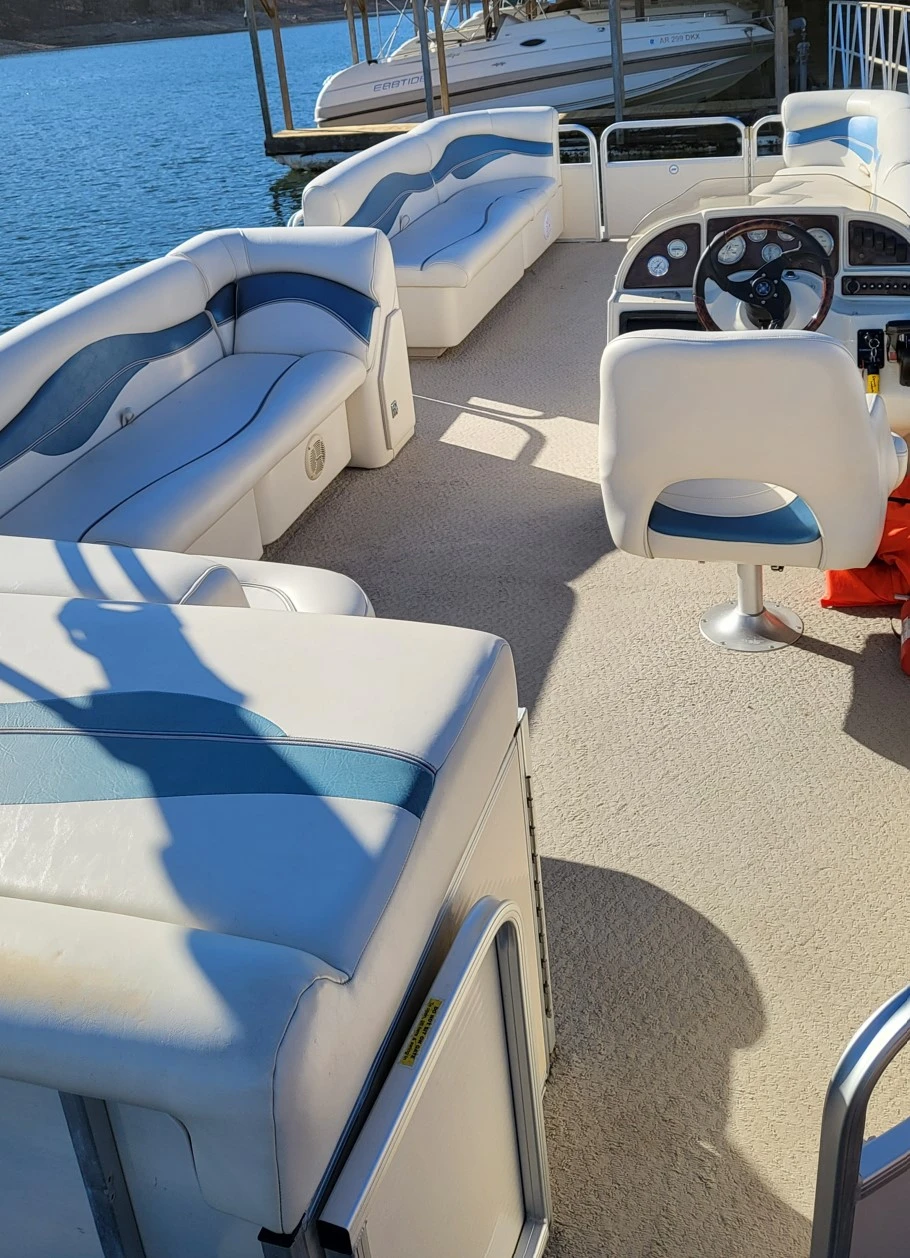 Rent this high performance pontoon boat at Lost Bridge Marina on Beaver Lake in NW Arkansas